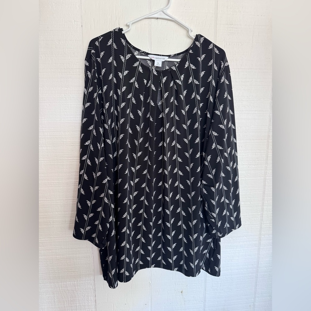 Liz Claiborne size 5x Black and White Patterned Top